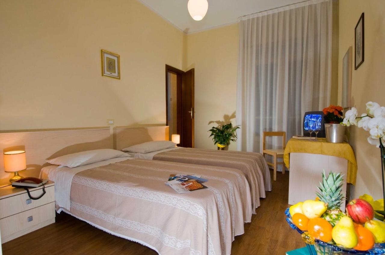 4_hotel la risorta camera 4.jpg